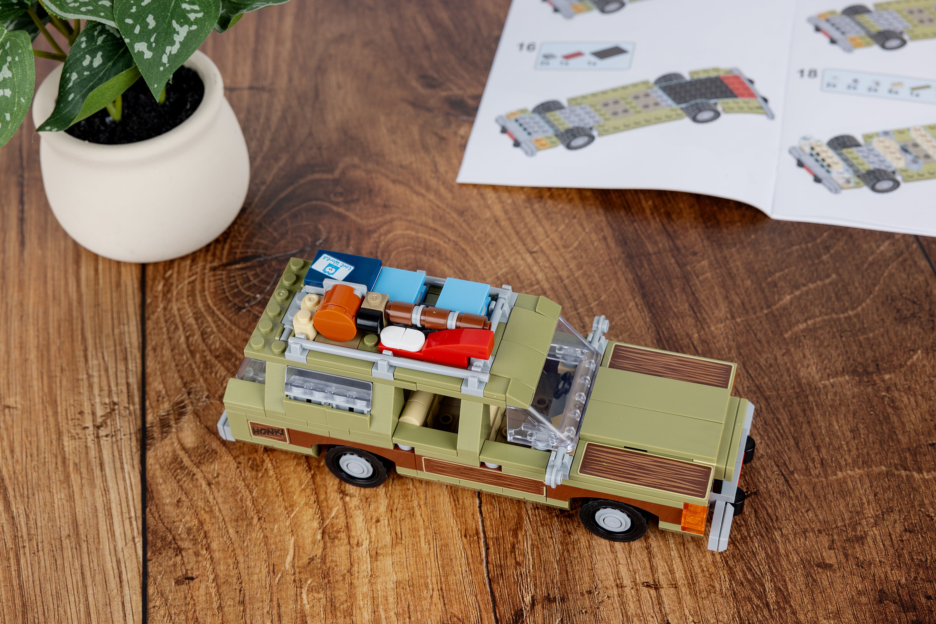 Wagon Queen Family Truckster Brick Set