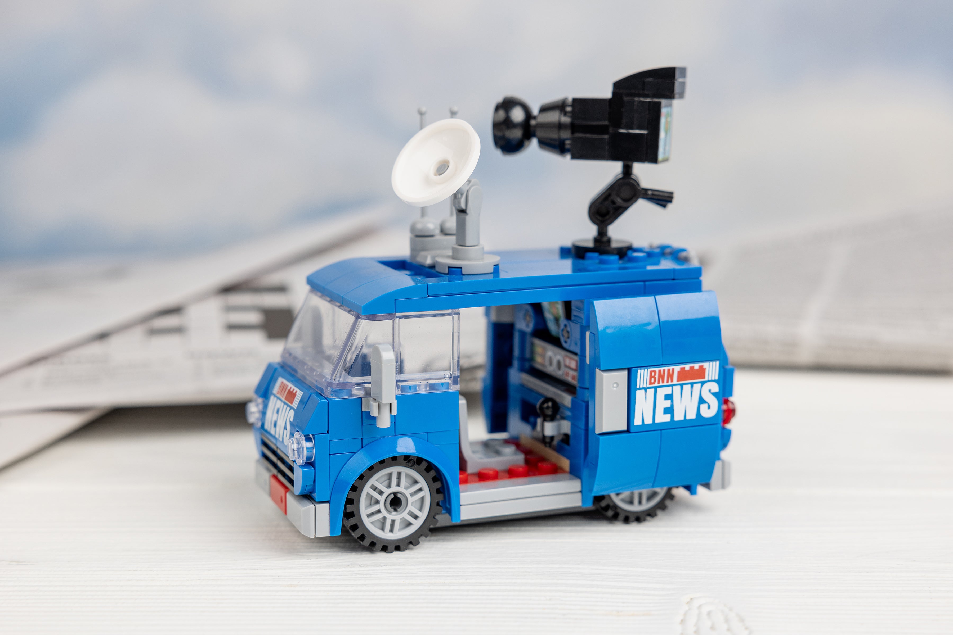 Brickin Nightly News Van Brick Set