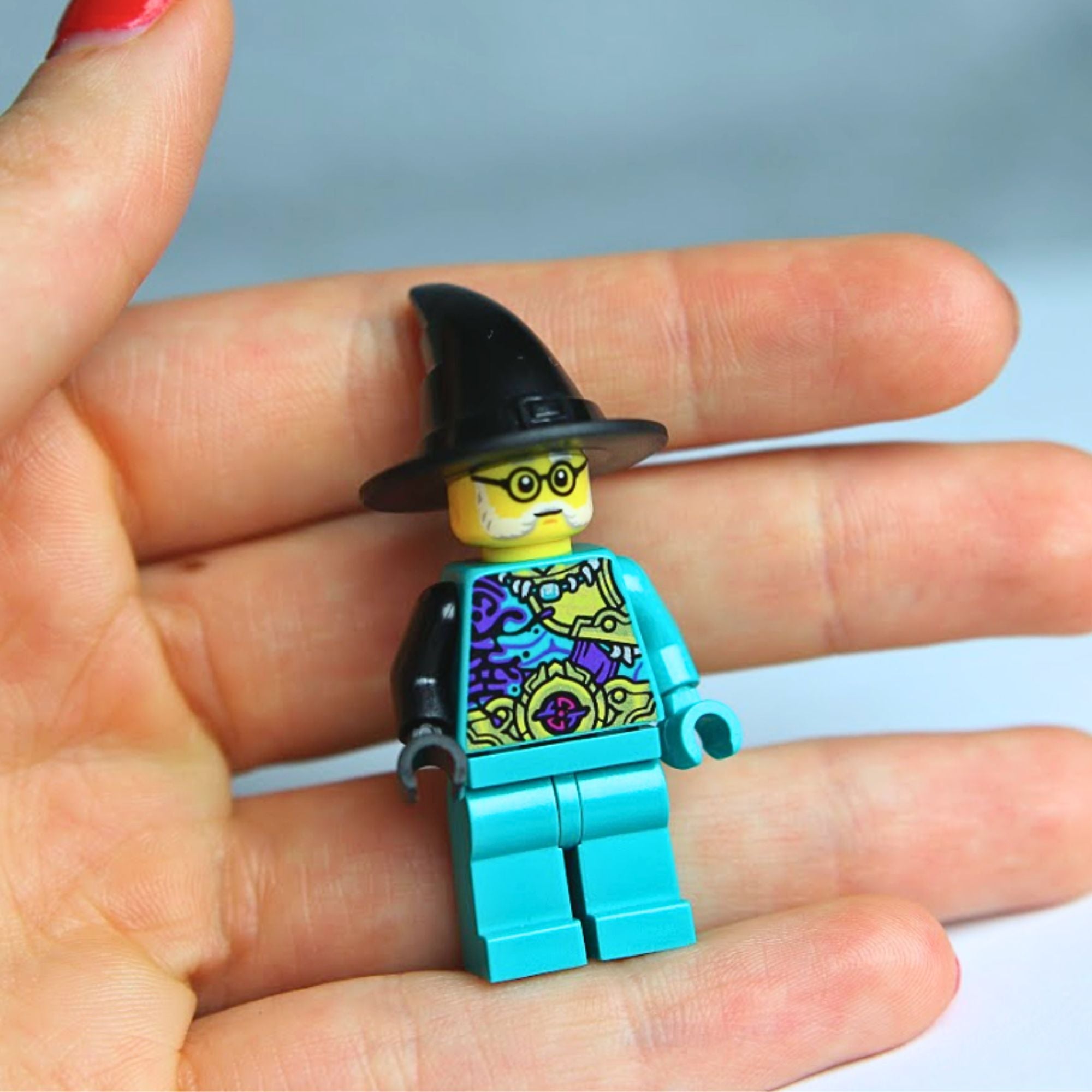 Magnus - Mystical Wizard Minifigure