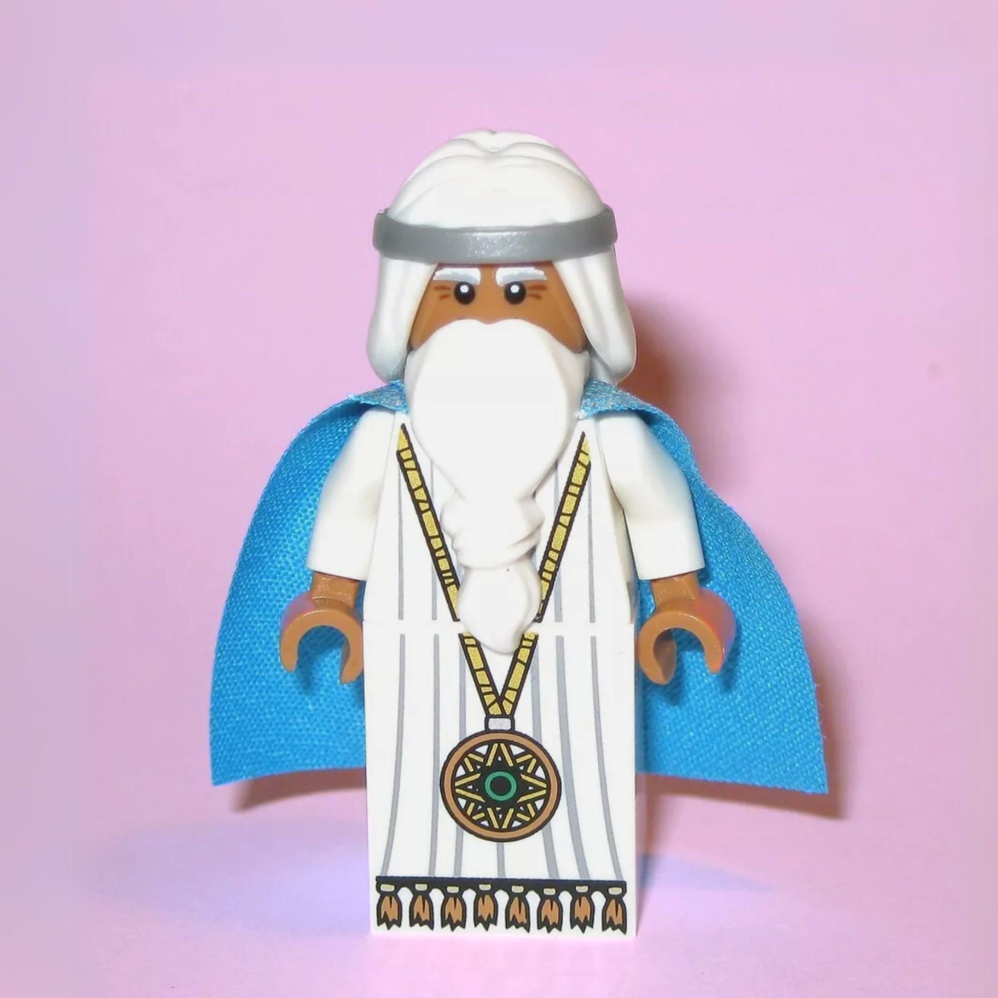 Official LEGO Minifigure - The LEGO Movie - Vitruvius with Medallion