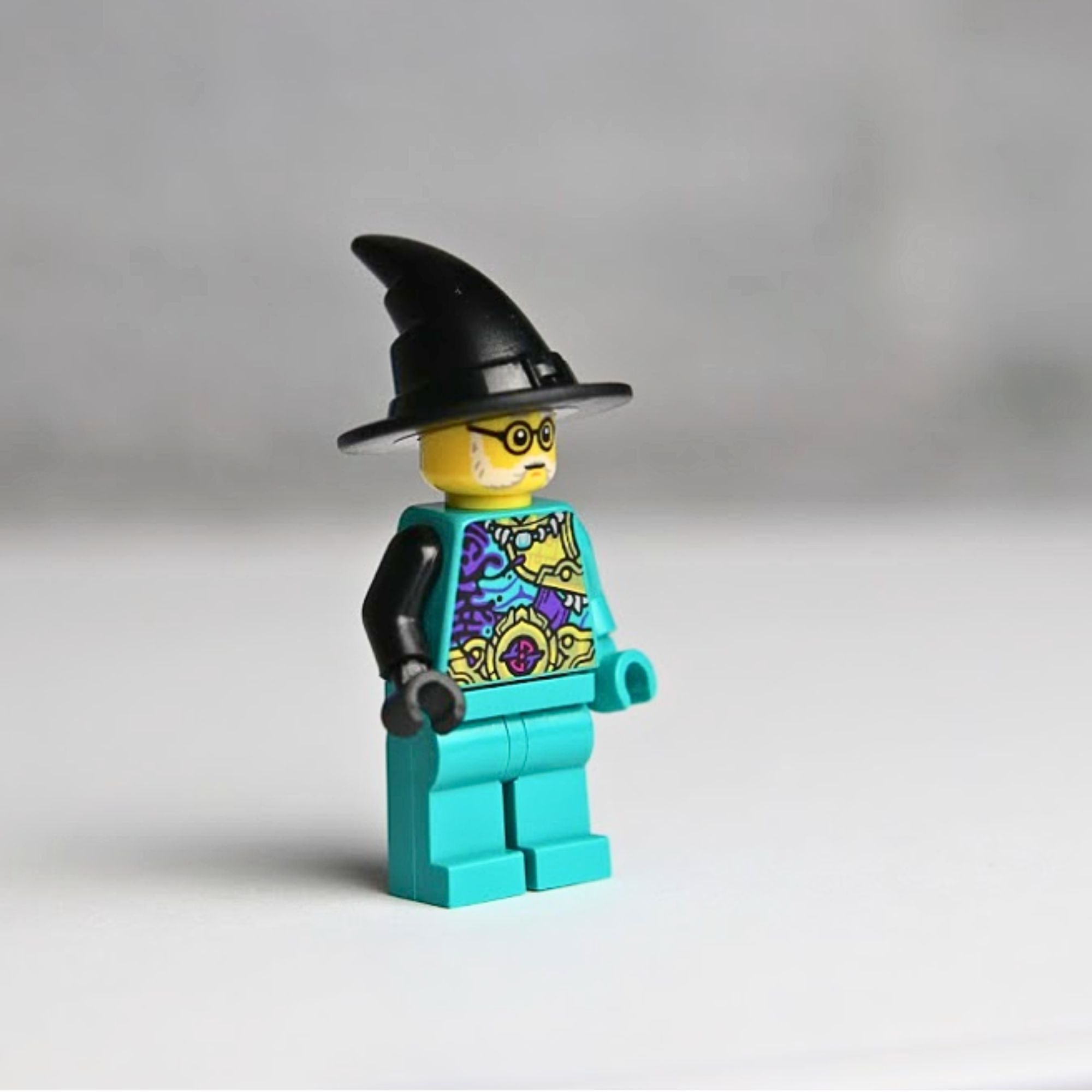 Magnus - Mystical Wizard Minifigure