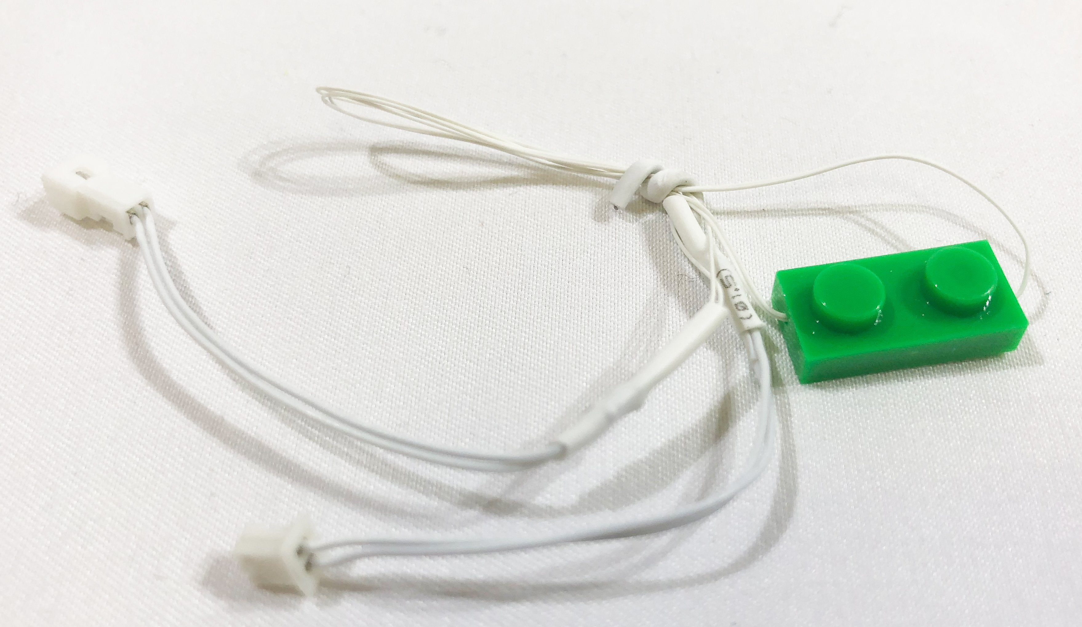 1x2-Green-Solid-Plate-LED-LIGHT-LINX-Create-Your-Own-LED-String-works-with-LEGO-bricks-by-Brick-Loot