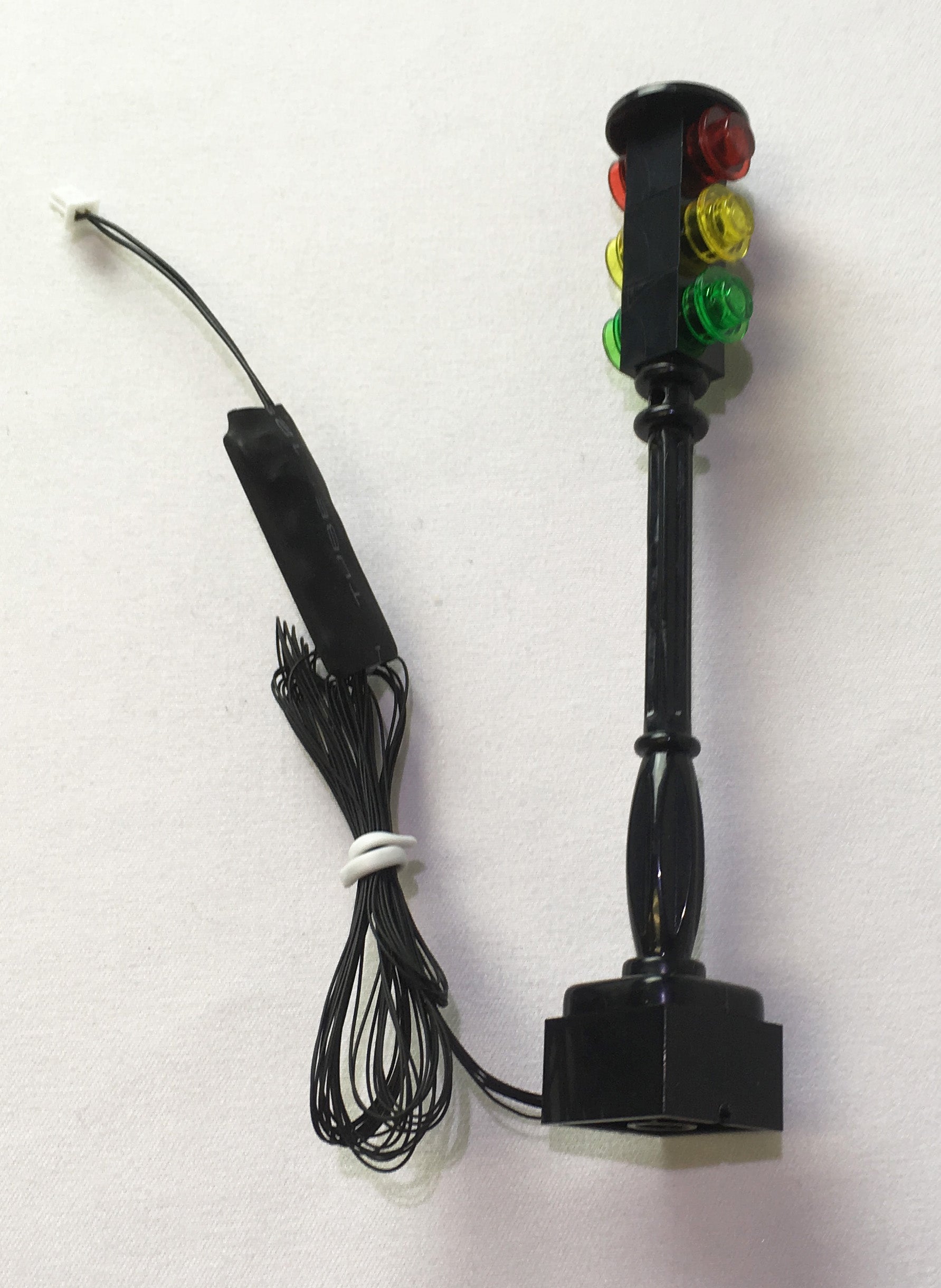 Traffic-Light-Black-Post-LED-LIGHT-LINX-works-with-LEGO-bricks-by-Brick-Loot