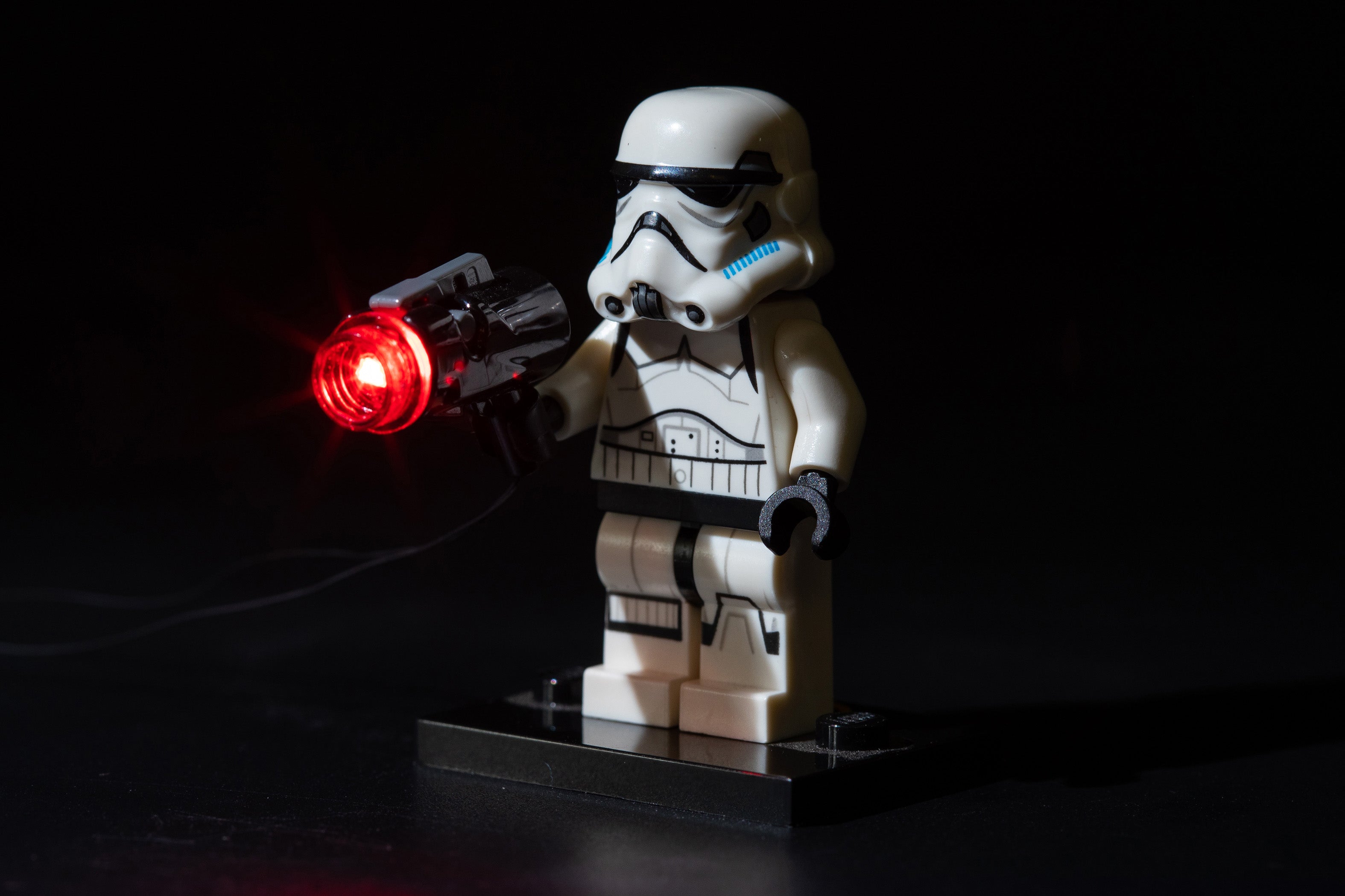 LED Blaster Gun: Red, Blue and White - LIGHT LINX  - works with LEGO bricks - by Brick Loot